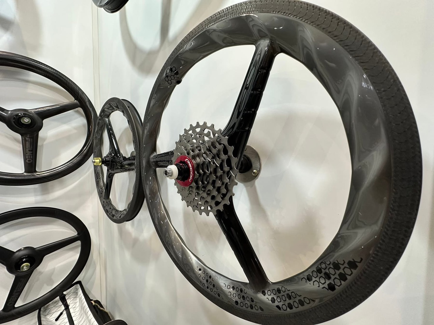 Suncord 349 full carbon Tri-Spoke wheel for Brompton Bicycle - Image 3