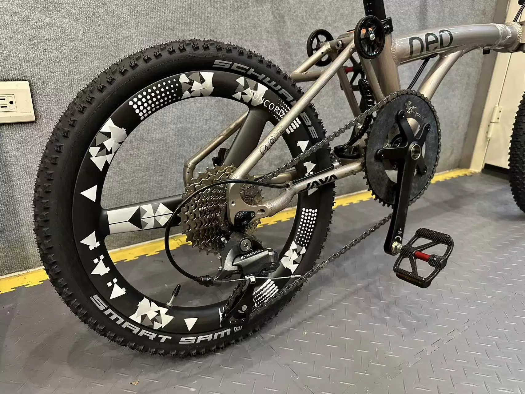 SUNCORD 18” / 355 Wide Carbon Fiber Tri-Spoke Wheelset - Image 9